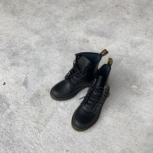 Dr.Martens 8ホールブーツ ブラック 【並行輸入品】 – BON ETO vikings