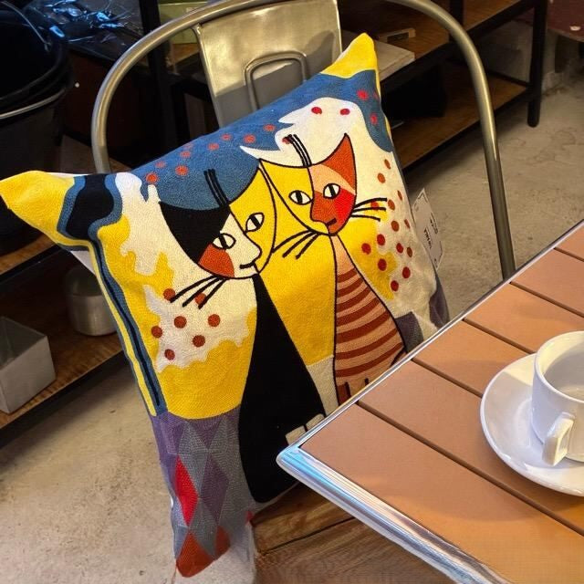 【New！】Cat Embroidery Cushion
