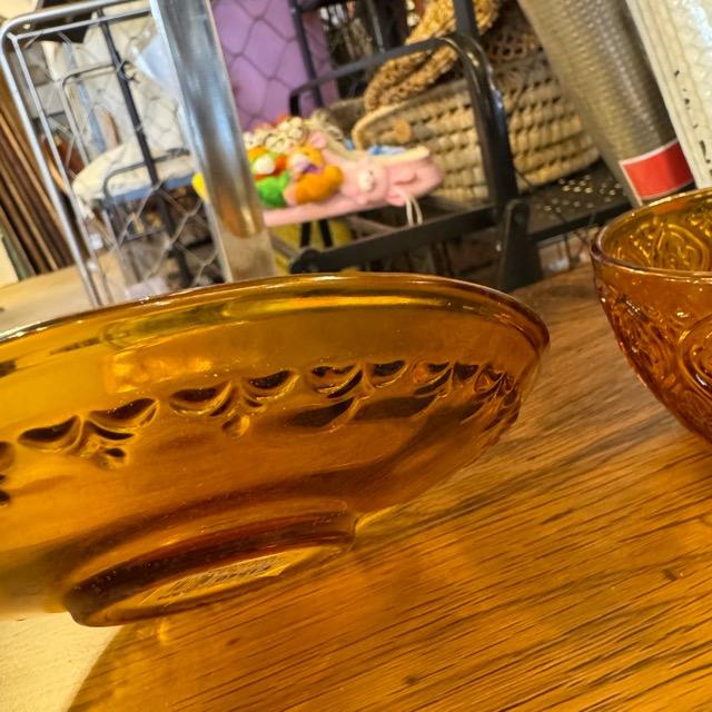 ガラス カップ & ソーサー フィオーレ　アンバー　ソーダガラス　食器　アンティーク　レトロ　キッチン　ダイニング　花柄装飾　海外　モーニング