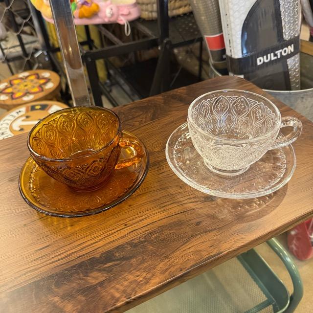ガラス カップ & ソーサー フィオーレ　アンバー　ソーダガラス　食器　アンティーク　レトロ　キッチン　ダイニング　花柄装飾　海外　モーニング
