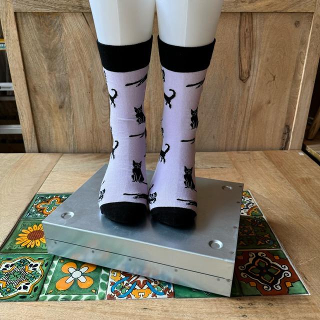 TOPANGA SOCKS Lady's　黒猫のさんぽソックス　ピンク　靴下　レディース　クルーソックス　クロネコ　ネコ　スニーカー　ファッション　ペット　さんぽ　