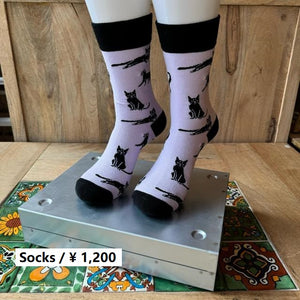 TOPANGA SOCKS Lady's　黒猫のさんぽソックス　ピンク　靴下　レディース　クルーソックス　クロネコ　ネコ　スニーカー　ファッション　ペット　さんぽ　