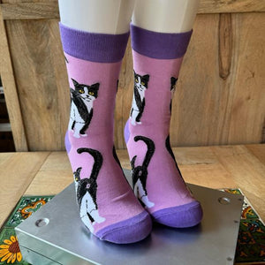 TOPANGA SOCKS Lady's　ふりむきネコソックス　ピンク　靴下　レディース　クルーソックス　クロネコ　ネコ　スニーカー　ファッション　ペット　さんぽ　