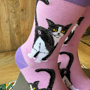 TOPANGA SOCKS Lady's　ふりむきネコソックス　ピンク　靴下　レディース　クルーソックス　クロネコ　ネコ　スニーカー　ファッション　ペット　さんぽ　