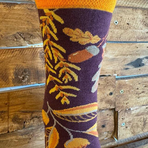 TOPANGA SOCKS Lady's　アシンメトリーリスと秋ソックス　靴下　レディース　クルーソックス　ブラウン　オレンジ　リス　秋　落ち葉　どんぐり　イチョウ