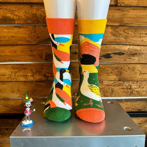 TOPANGA SOCKS Lady's　アシンメトリーアヒルの集会ソックス　靴下　レディース　クルーソックス　色鳥鳥　アヒル　ひよこ　スニーカー　プチギフト