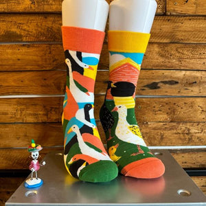 TOPANGA SOCKS Lady's　アシンメトリーアヒルの集会ソックス　靴下　レディース　クルーソックス　色鳥鳥　アヒル　ひよこ　スニーカー　プチギフト