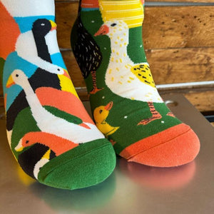 TOPANGA SOCKS Lady's　アシンメトリーアヒルの集会ソックス　靴下　レディース　クルーソックス　色鳥鳥　アヒル　ひよこ　スニーカー　プチギフト