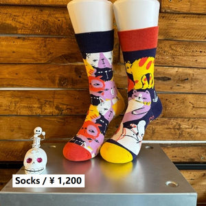 TOPANGA SOCKS Lady's　アシンメトリーふてくされネコソックス　靴下　レディース　クルーソックス　ネコ　ふてくされ　無表情　シュール　プチギフト