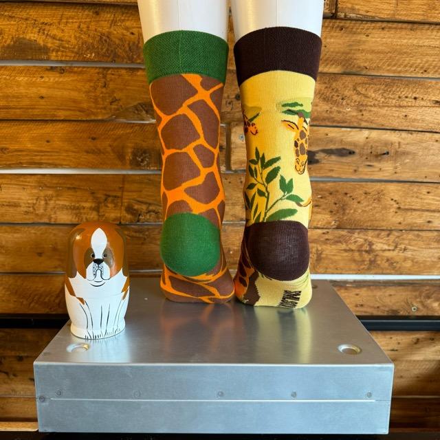 TOPANGA SOCKS Lady's　アシンメトリーキリンソックス　ジラフ　キリン柄　靴下　レディース　クルーソックス　動物　植物　アフリカ　プチギフト