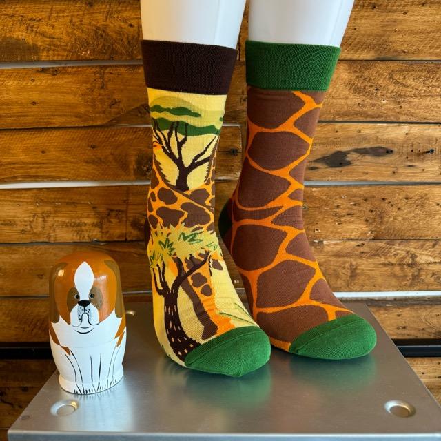 TOPANGA SOCKS Lady's　アシンメトリーキリンソックス　ジラフ　キリン柄　靴下　レディース　クルーソックス　動物　植物　アフリカ　プチギフト