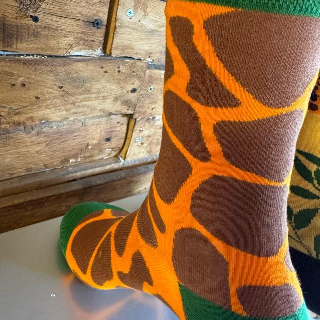 TOPANGA SOCKS Lady's　アシンメトリーキリンソックス　ジラフ　キリン柄　靴下　レディース　クルーソックス　動物　植物　アフリカ　プチギフト