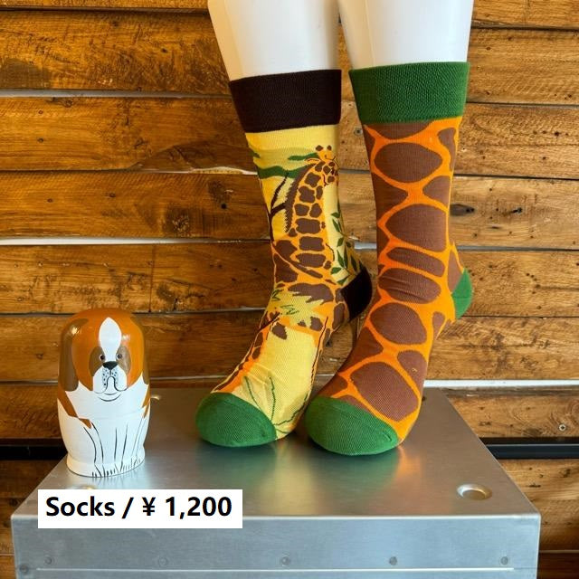 TOPANGA SOCKS Lady's　アシンメトリーキリンソックス　ジラフ　キリン柄　靴下　レディース　クルーソックス　動物　植物　アフリカ　プチギフト