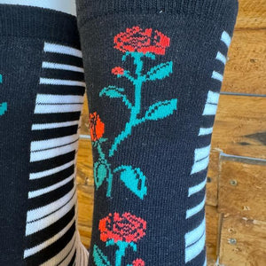 TOPANGA SOCKS Lady's　薔薇ピアノソックス　白黒　薔薇　バラ　ピアノ　音楽　楽器　靴下　スニーカー　クルーソックス　可愛い　派手　ボーダー　プチギフト