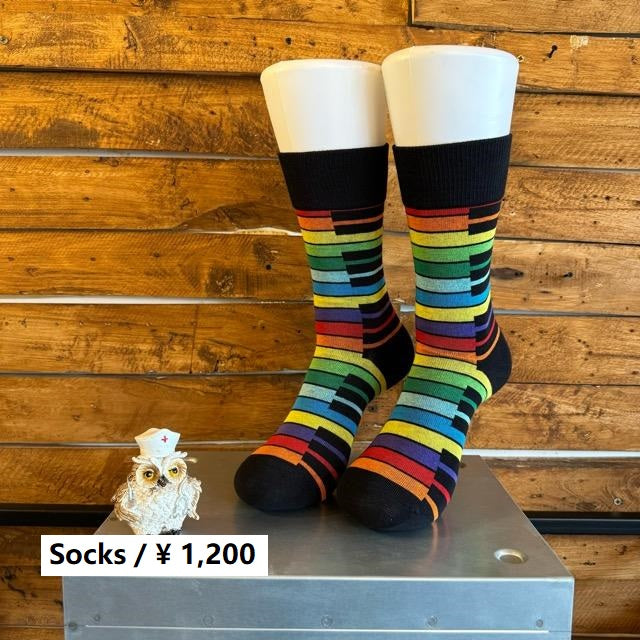 TOPANGA SOCKS Lady's　レインボーピアノソックス　虹色　虹　ピアノ　音楽　楽器　靴下　スニーカー　クルーソックス　可愛い　派手　ボーダー　プチギフト