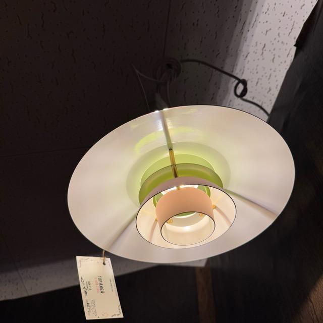 TOPANGA Lighting　カラフルスぺーシップ　ピンク　ペンダントランプ　リビング　寝室　照明器具　光映　灯　LED電球　飛行船　コード調節