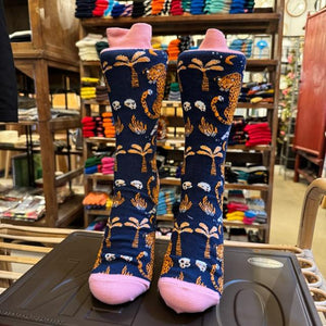 TOPANGA SOCKS Lady's　チーターの日常ソックス　アニマル　動物　アフリカ　スニーカー　足元ファッション　靴下　ユニーク　プチギフト　クルーソックス