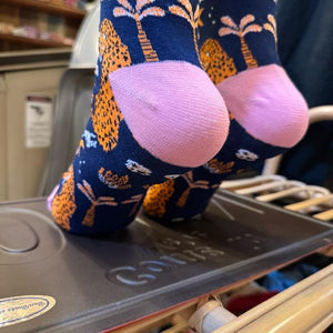 TOPANGA SOCKS Lady's　チーターの日常ソックス　アニマル　動物　アフリカ　スニーカー　足元ファッション　靴下　ユニーク　プチギフト　クルーソックス