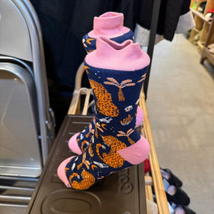 TOPANGA SOCKS Lady's　チーターの日常ソックス　アニマル　動物　アフリカ　スニーカー　足元ファッション　靴下　ユニーク　プチギフト　クルーソックス