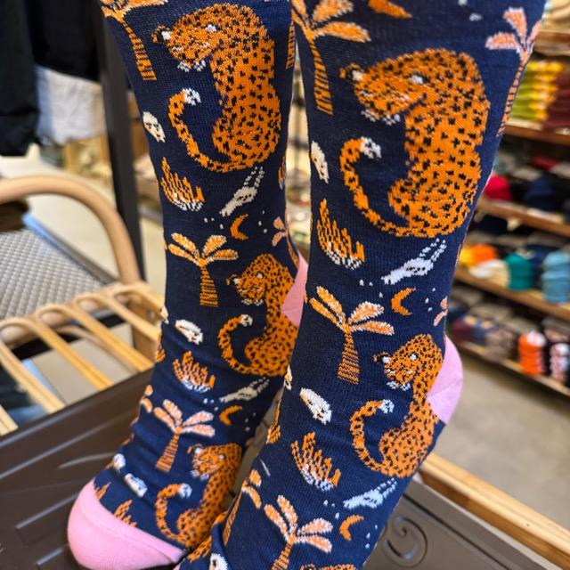 TOPANGA SOCKS Lady's　チーターの日常ソックス　アニマル　動物　アフリカ　スニーカー　足元ファッション　靴下　ユニーク　プチギフト　クルーソックス