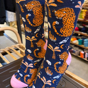 TOPANGA SOCKS Lady's　チーターの日常ソックス　アニマル　動物　アフリカ　スニーカー　足元ファッション　靴下　ユニーク　プチギフト　クルーソックス