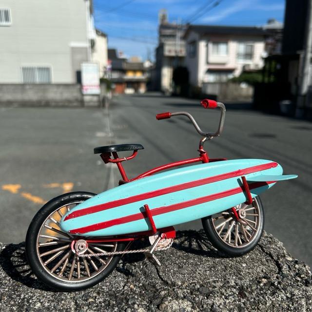 グッドオールドサーファーズバイク　置物　人形　ハンドメイド　オブジェ　自転車　サーフボード　