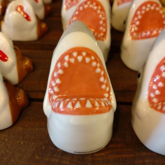 ジョーズ 箸置き サメ JAWS　インテリア　立体感　陶磁器　催事　イベント　キッチン　
