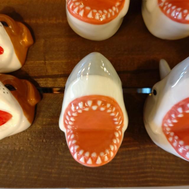 ジョーズ 箸置き サメ JAWS　インテリア　立体感　陶磁器　催事　イベント　キッチン　