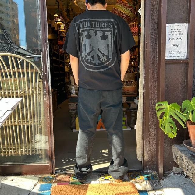 TOPANGA Men's VULTURES Tシャツ　ブラック　ファッション　メンズ　カットソー　半袖　プリントTシャツ