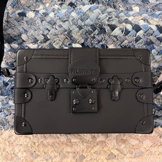 Topanga Bag　ブラックボックスバッグ　ファッション　バッグ　肩掛けバッグ　ショルダーバッグ　小物　レザー　ユニセックス