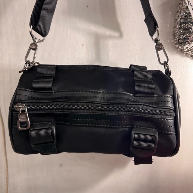 Topanga Bag　ラウンドクロスボディバッグ　ファッション　バッグ　肩掛けバッグ　ショルダーバッグ　小物　ユニセックス