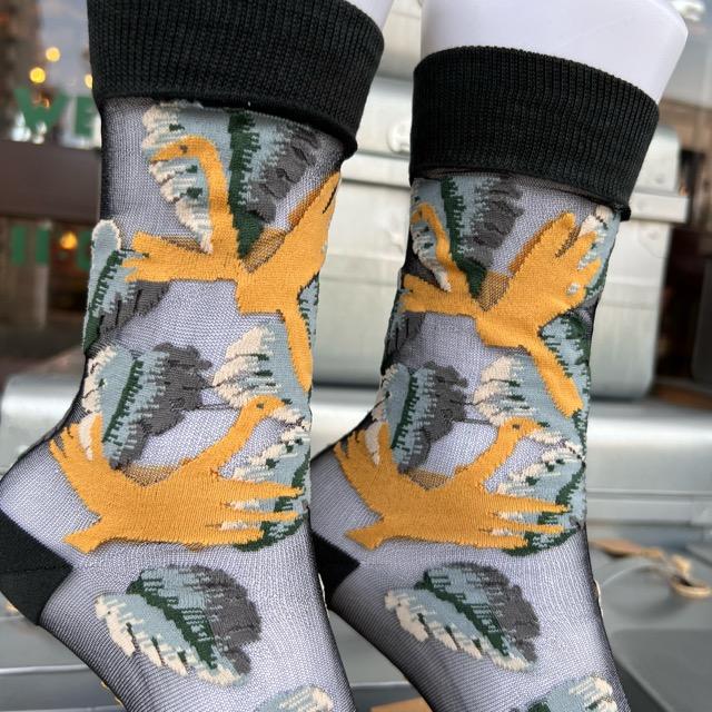 TOPANGA SOCKS 　シアーソックス　きいろいトリと大きな葉っぱ　ファッション　靴下　シアーソックス　レディース　小物