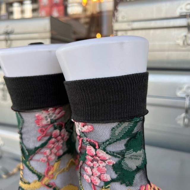 TOPANGA SOCKS 　シアーソックス　きいろいリスとぴんくの小鳥　ファッション　靴下　シアーソックス　レディース　小物