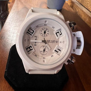 4ダイヤルアウトドアホワイトウォッチ　アクセサリー　ユニセックス　腕時計　アナログ式　ファッション