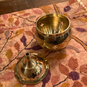 インド　真鍮製のマル香炉　香立て　ブラス　真鍮製　オブジェ　お香　コーン型お香