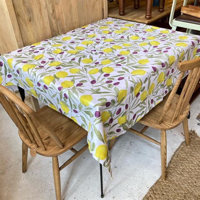 イタリア　カフェリアテーブルクロス　140×140cm　LEMON&OLIVE　マルチカバー　 コットン　正方形　イエロー　アウトドア　ガーデン　ロンバルディア