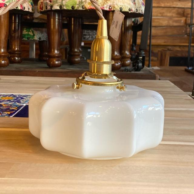 ブラスソケットミルクガラスシェードランプ　アーロットM　ペンダントライト　吊り下げランプ　1灯