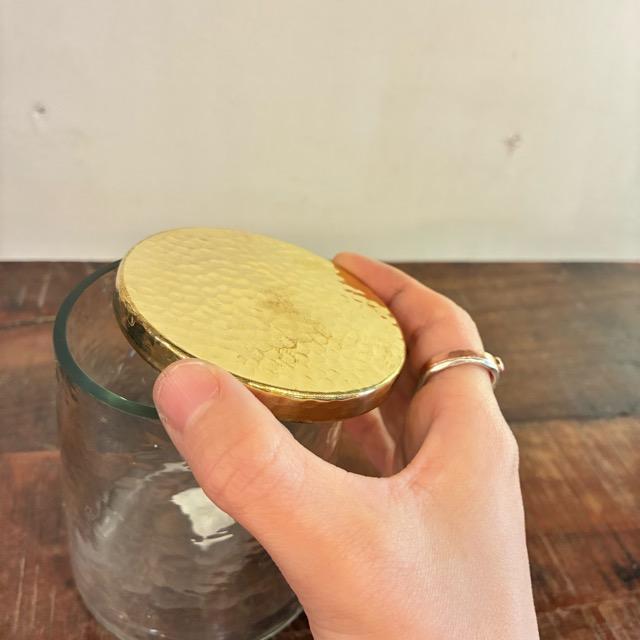 インド　ブラス＆ガラスキャニスター　ハイ　in bloom 　インブルーム　ディスプレイケース　真鍮　ハンマートン　収納　ガラスケース　綿棒　コットン　槌目