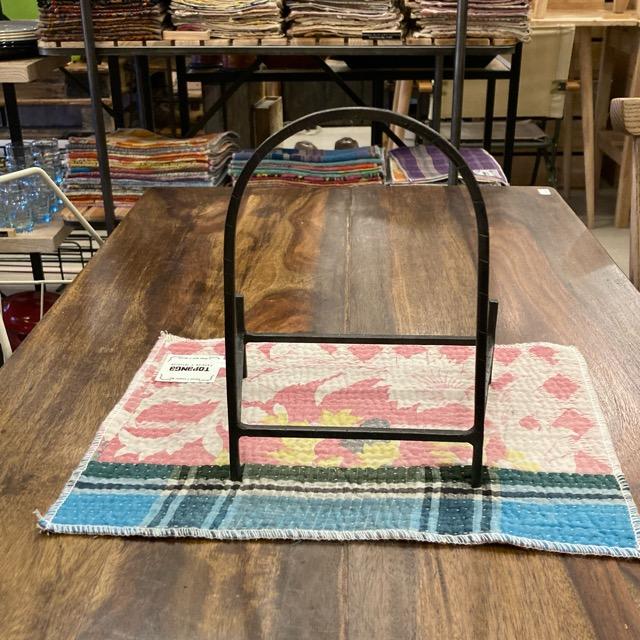 Indian Handmade Black Iron Arch Plate Stand Large Stand Tabletop Simple Antique Shop Easel Dish Stand