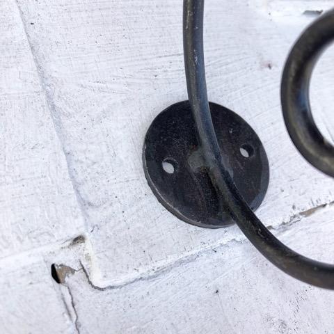 インド　手打ちの黒鉄　ぐるぐるフック　M　DIY　収納　ハンギング　鉄物　壁掛け　ポールフック　アイアンフック　