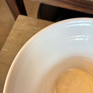 ルーマニア　中部トランシルバニア地方　白釉のボウルM　20cm　大鉢　中鉢　麺鉢　ディナープレート　和食　洋食　中華　アジア料理　肉料理　魚料理