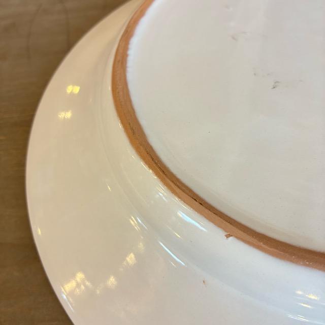 ルーマニア　中部トランシルバニア地方　白釉のプレートM　26cm　平皿　大皿　ディナープレート　和食　洋食　中華　アジア料理　肉料理　魚料理