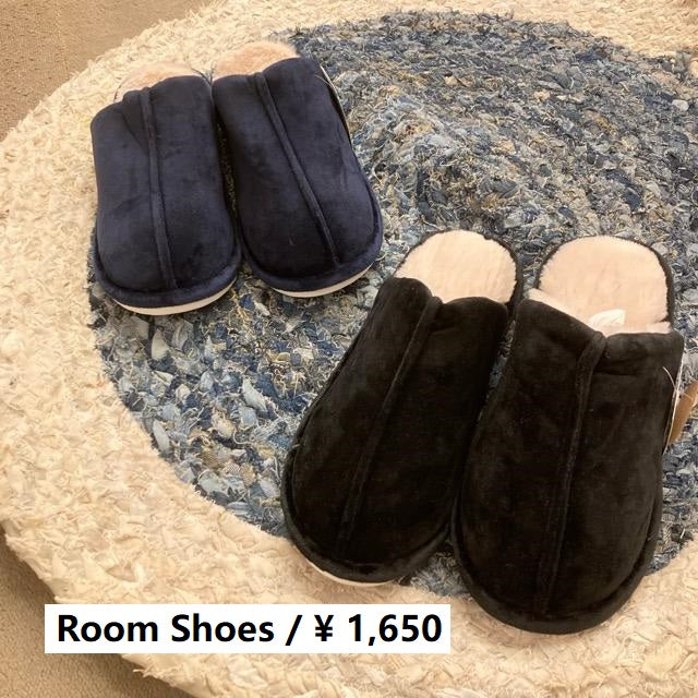 Mouton clog room shoes, available in 2 colors: black and
