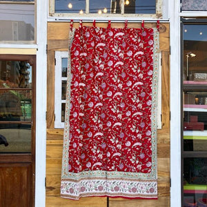 インド　ブロックプリントフラワーカーテン　TYPE:L　105×178cm　レッド　間仕切り　暖簾