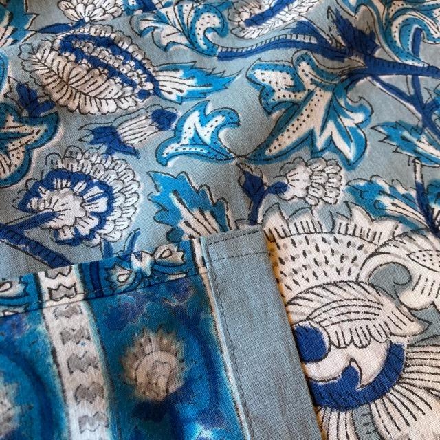 インド　ブロックプリントフラワーカーテン　TYPE:J　105×178cm　ブルーグレー　間仕切り　暖簾
