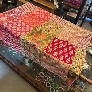 インド　プリントパッチワークマルチクロス　110cm×110cm　ピンク　アソート　トライバル　ボタニカル　マルチカバー　メール便　テーブルクロス