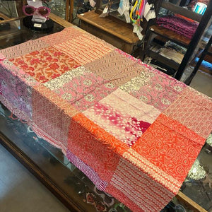 インド　プリントパッチワークマルチクロス　110cm×110cm　ピンク　アソート　トライバル　ボタニカル　マルチカバー　メール便　テーブルクロス