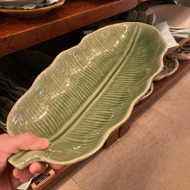 タイ　バナナリーフトレイ　L　タイ料理　アジアン料理　民芸品　大皿　陶磁器　平皿　楕円皿　ナシゴレン　ロコモコ　サラダ