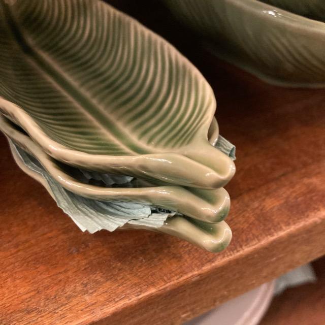 タイ　バナナリーフトレイ　S　タイ料理　アジアン料理　民芸品　豆皿　陶磁器　平皿　長角皿　ナシゴレン　ロコモコ　サラダ