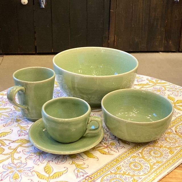 商品コード b6-mar-twt-b-050    タイ　セラドン焼　カップ＆ソーサー　タイ料理　アジアン料理　民芸品　翡翠　コーヒー　紅茶　ティーカップ　コーヒーカップ　マグカップ